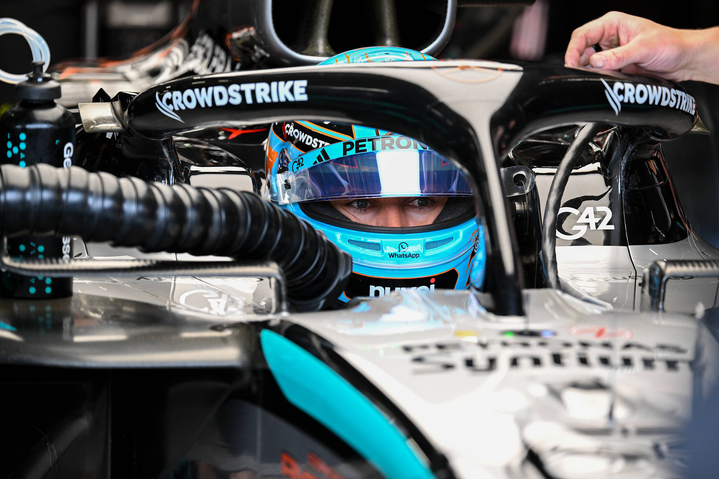 索伯车队完胜红牛车队，拉塞尔高光表现