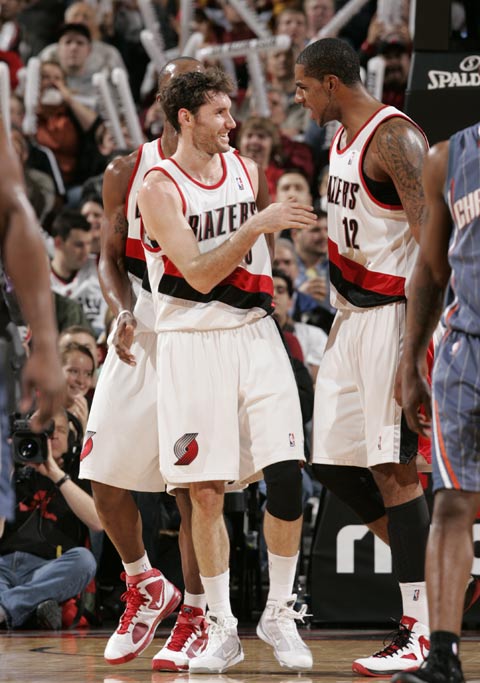 山猫队战胜开拓者，一场艰难的胜利