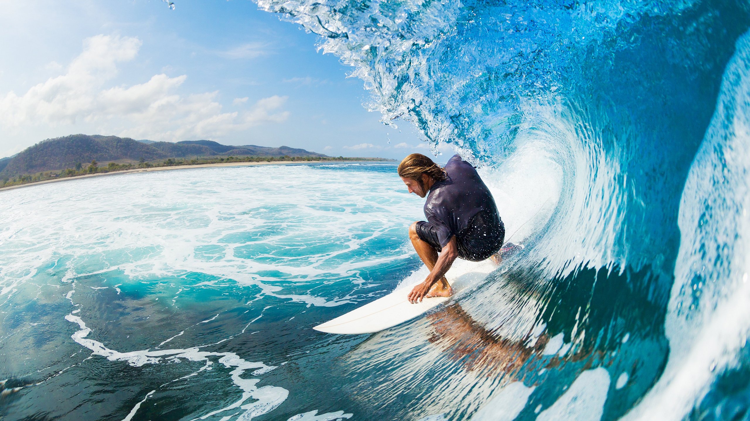 F1新赛季揭幕战之夜，东契奇如何用篮球统治力抢走赛车头条？