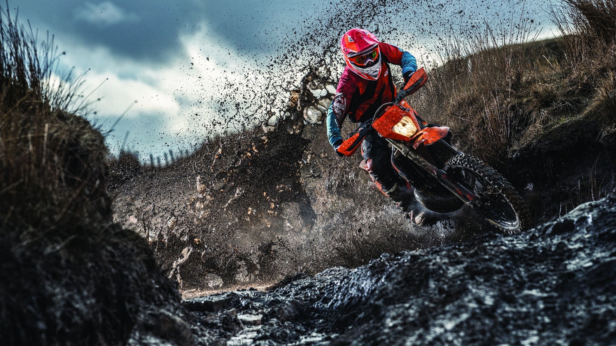 双线狂飙，哥伦比亚大胜黄潜，孙兴慜欧冠决赛封神之夜